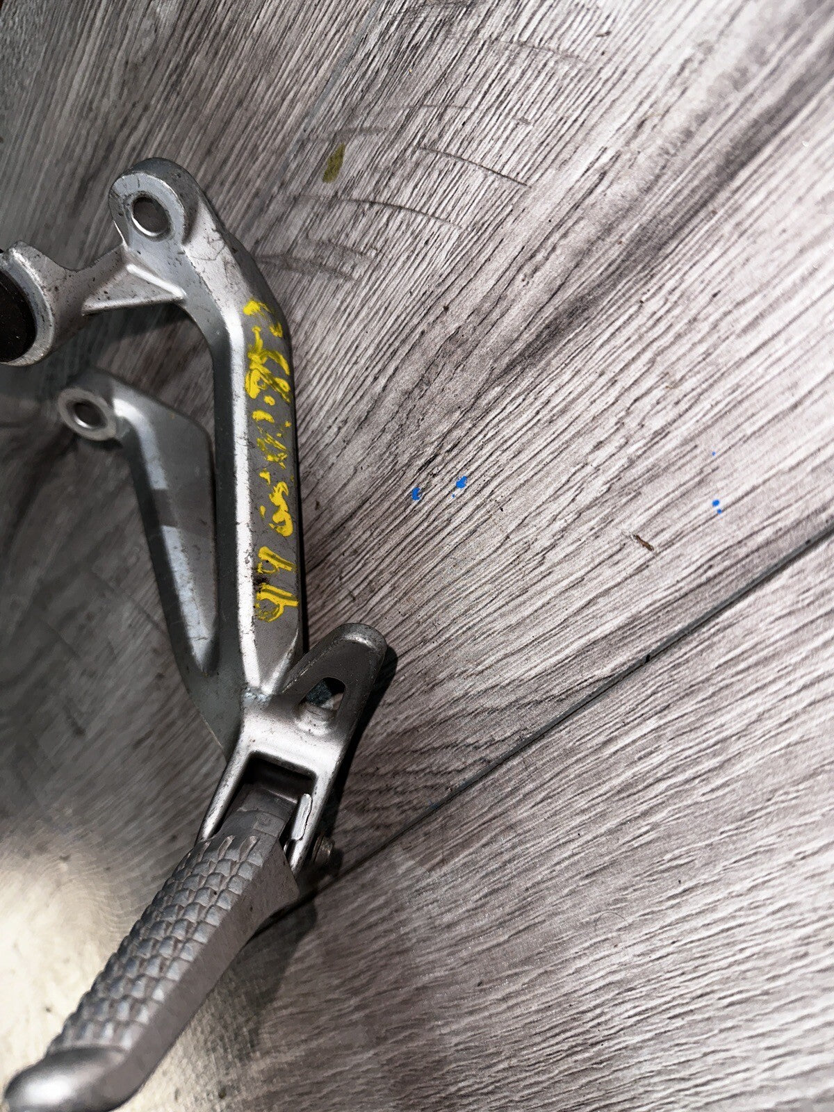 98-99 Suzuki GSXR 750 GSXR750 Rear Left Passenger Peg Bracket