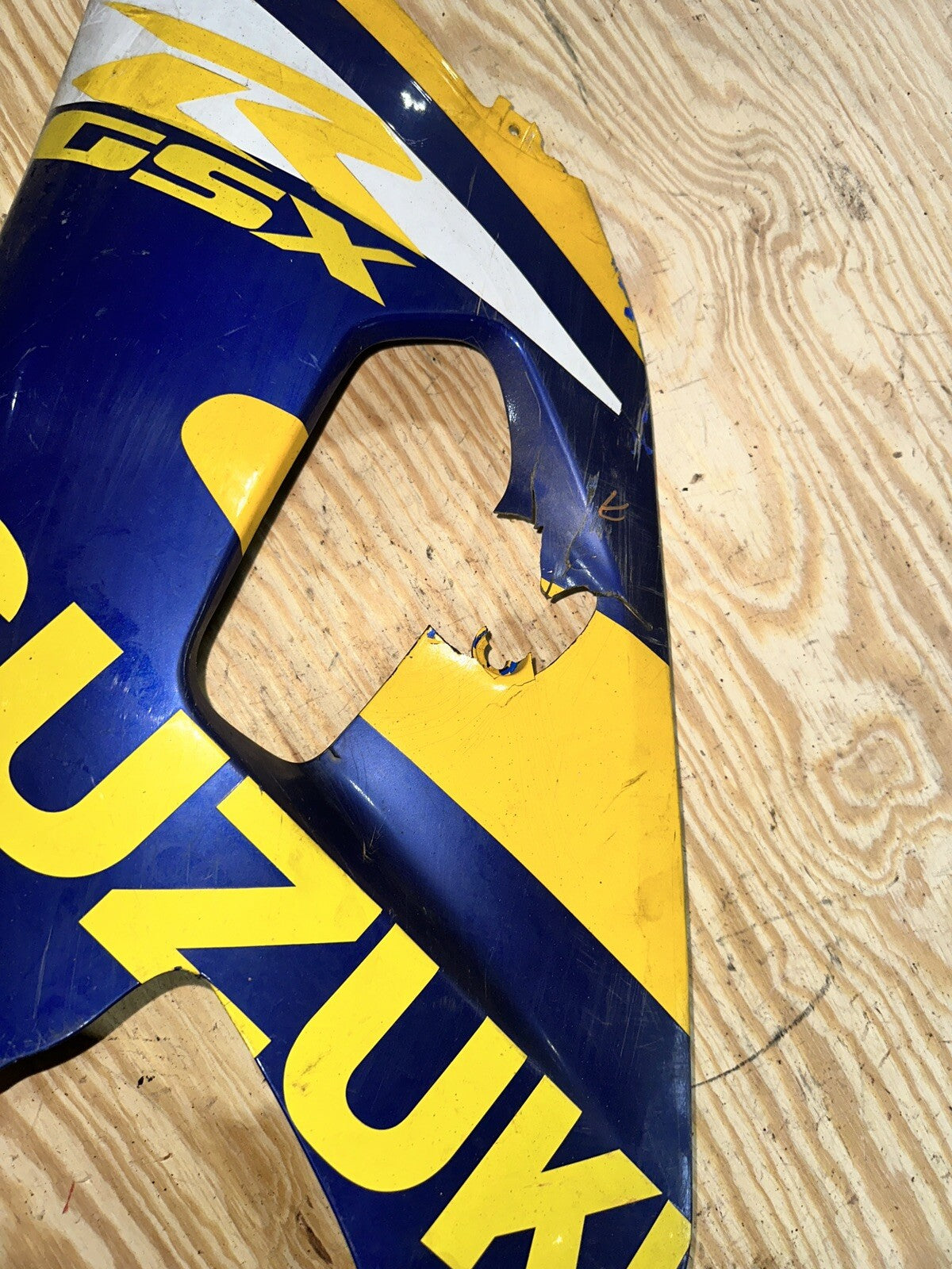 01-03 Suzuki GSXR 600-750 Left Side Fairing Cracked