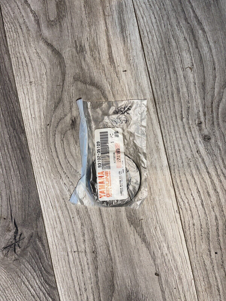 Yamaha NOS Oil Seal  93102-35109