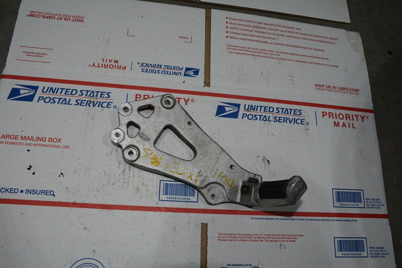 86-87 SUZUKI GSXR1100 REAR BACK PASSENGER PEG SET PAIR