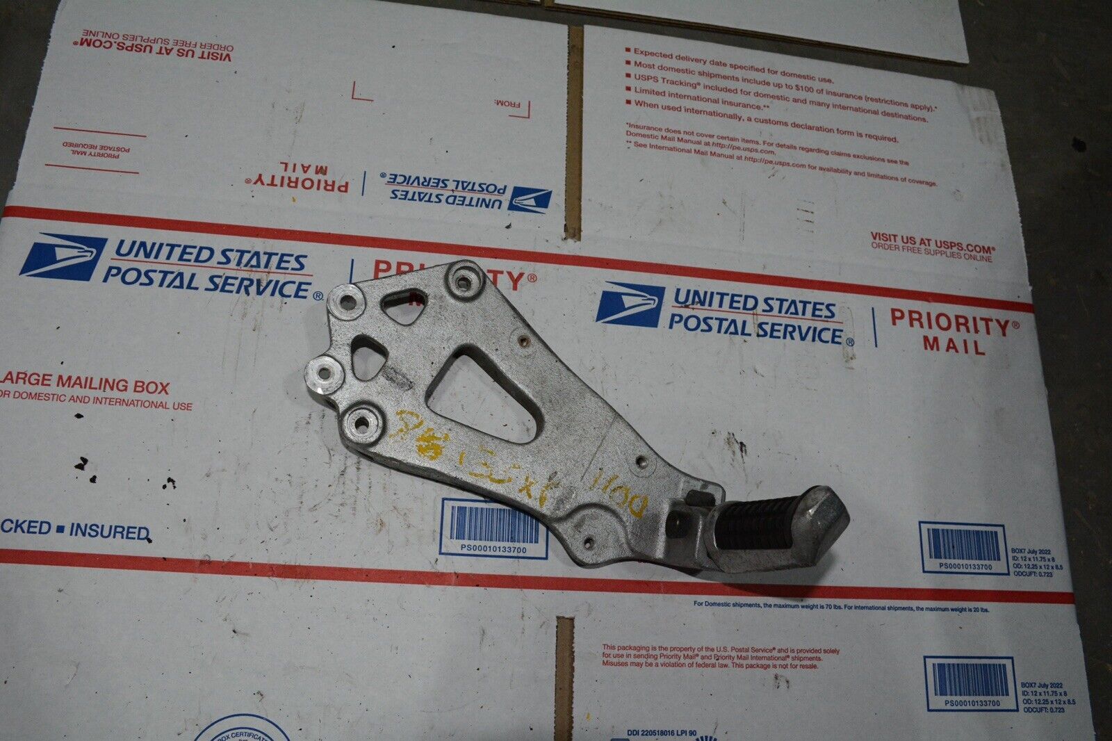 86-87 SUZUKI GSXR1100 REAR BACK PASSENGER PEG SET PAIR