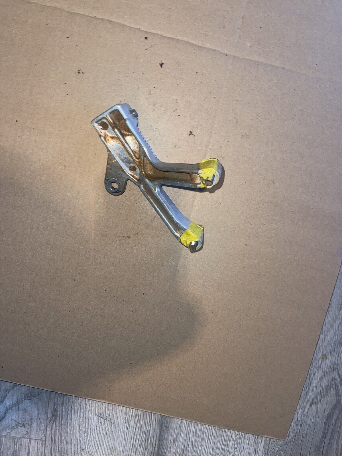 1997 97 yamaha YZF 600 R  RIGHT REAR PASSENGER FOOT PEG REST 