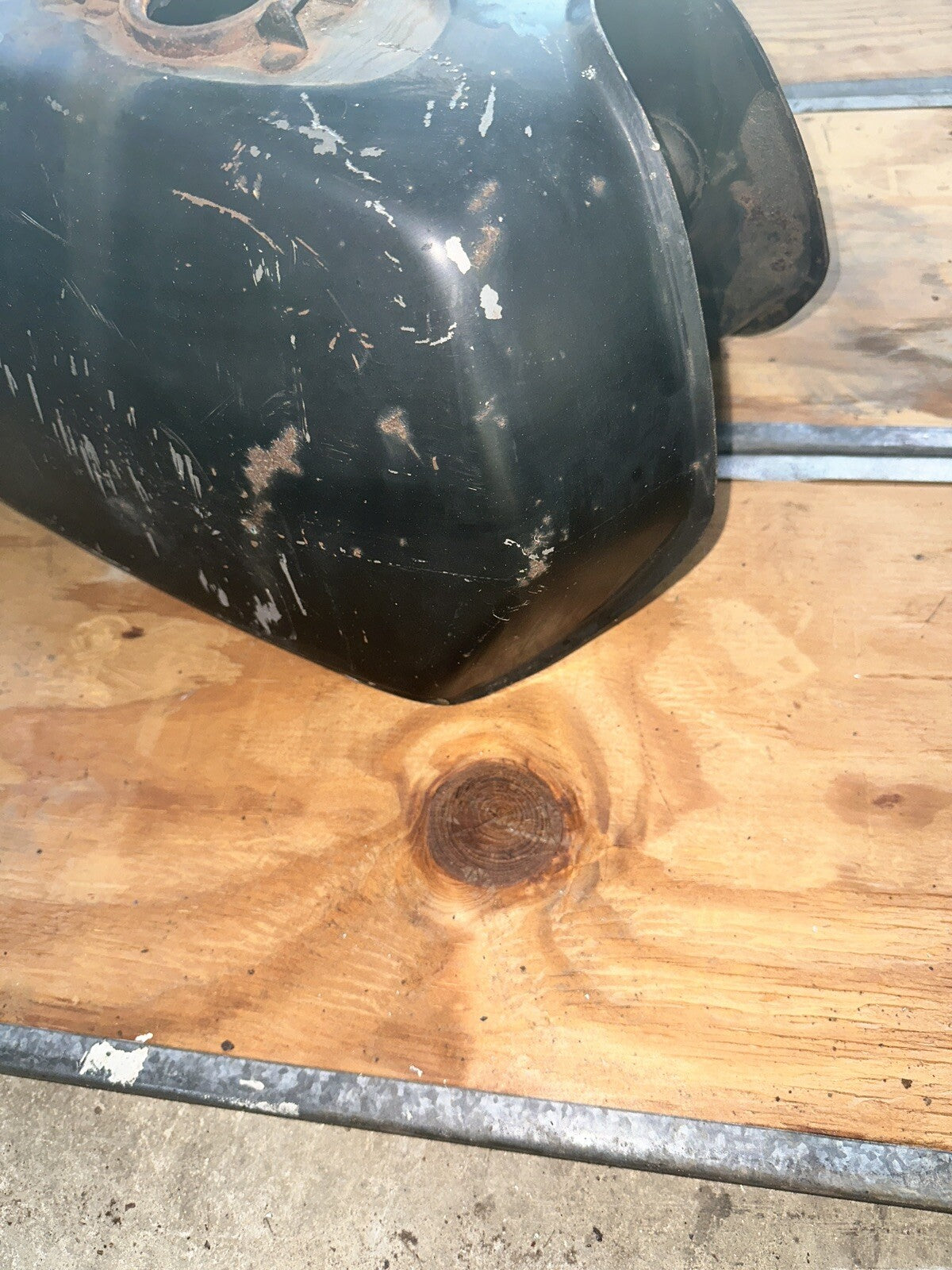 1976 1977 Yamaha XS500 XS 500 OEM Fuel Gas Tank 1A8-24110-01-09