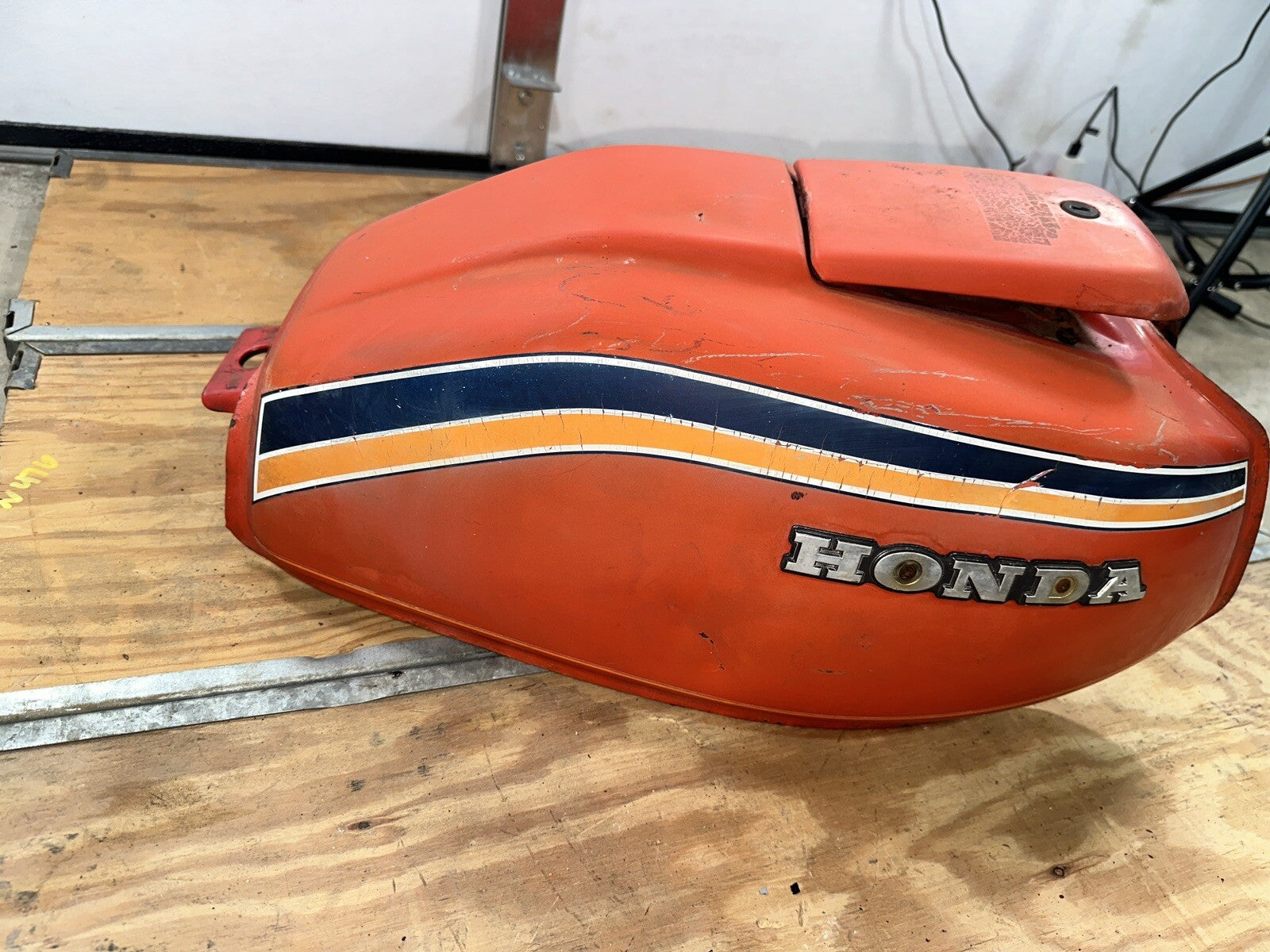 Honda Cb400t Cb 400 Hawk  Gas Fuel Petrol Tank
