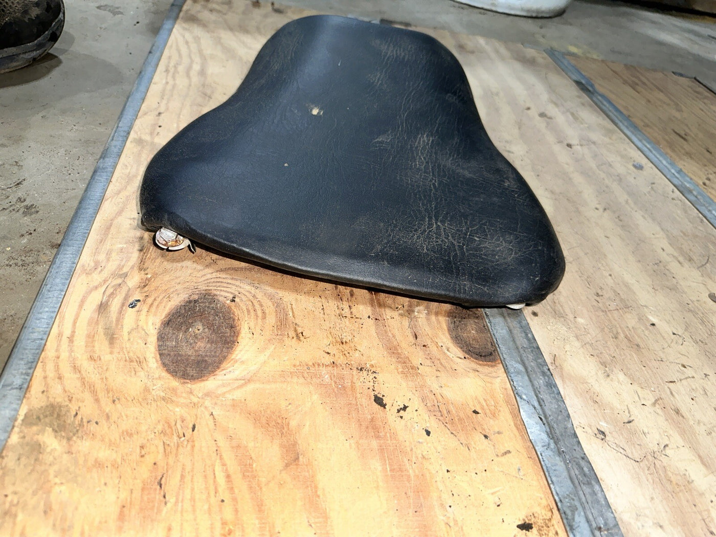 03-04 HONDA CBR600RR CBR600 FRONT DRIVERS SEAT PAD SADDLE PILLION
