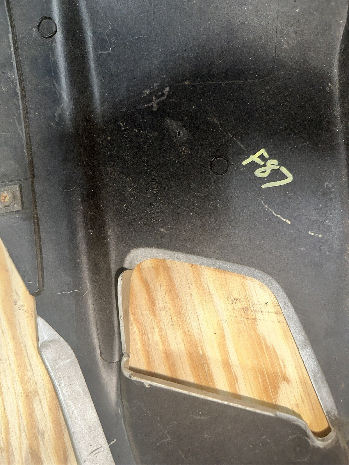 1987 YAMAHA FZ600 LEFT MID UPPER SIDE FAIRING COWL PLASTIC