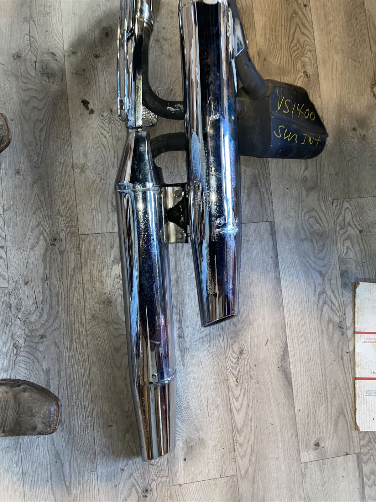 Suzuki intruder vs 1400 exhaust system