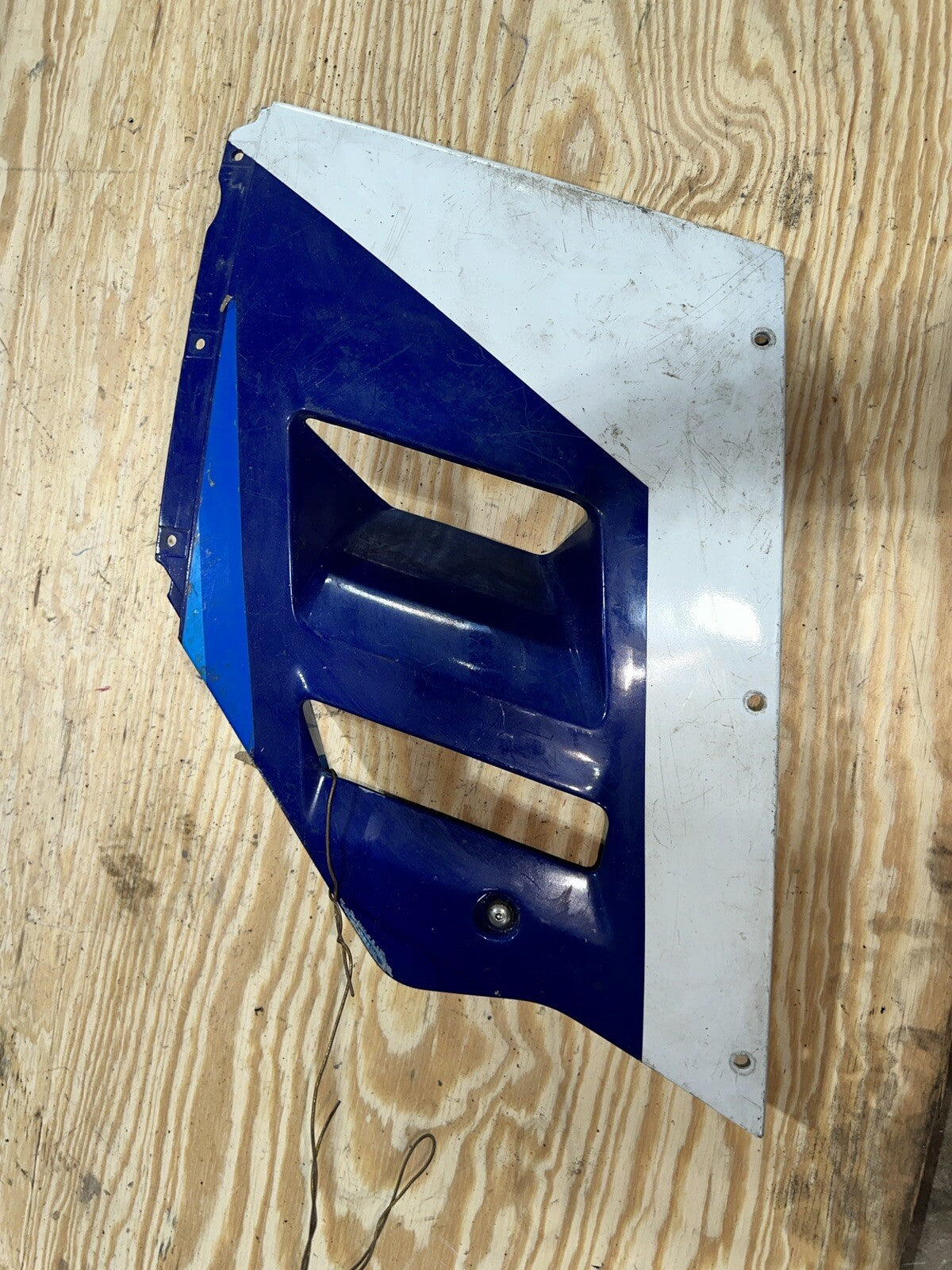 SUZUKI GSXR 750 1100 L 1989-90 94481-40C0 R RH RIGHT MID SIDE FAIRING PANEL