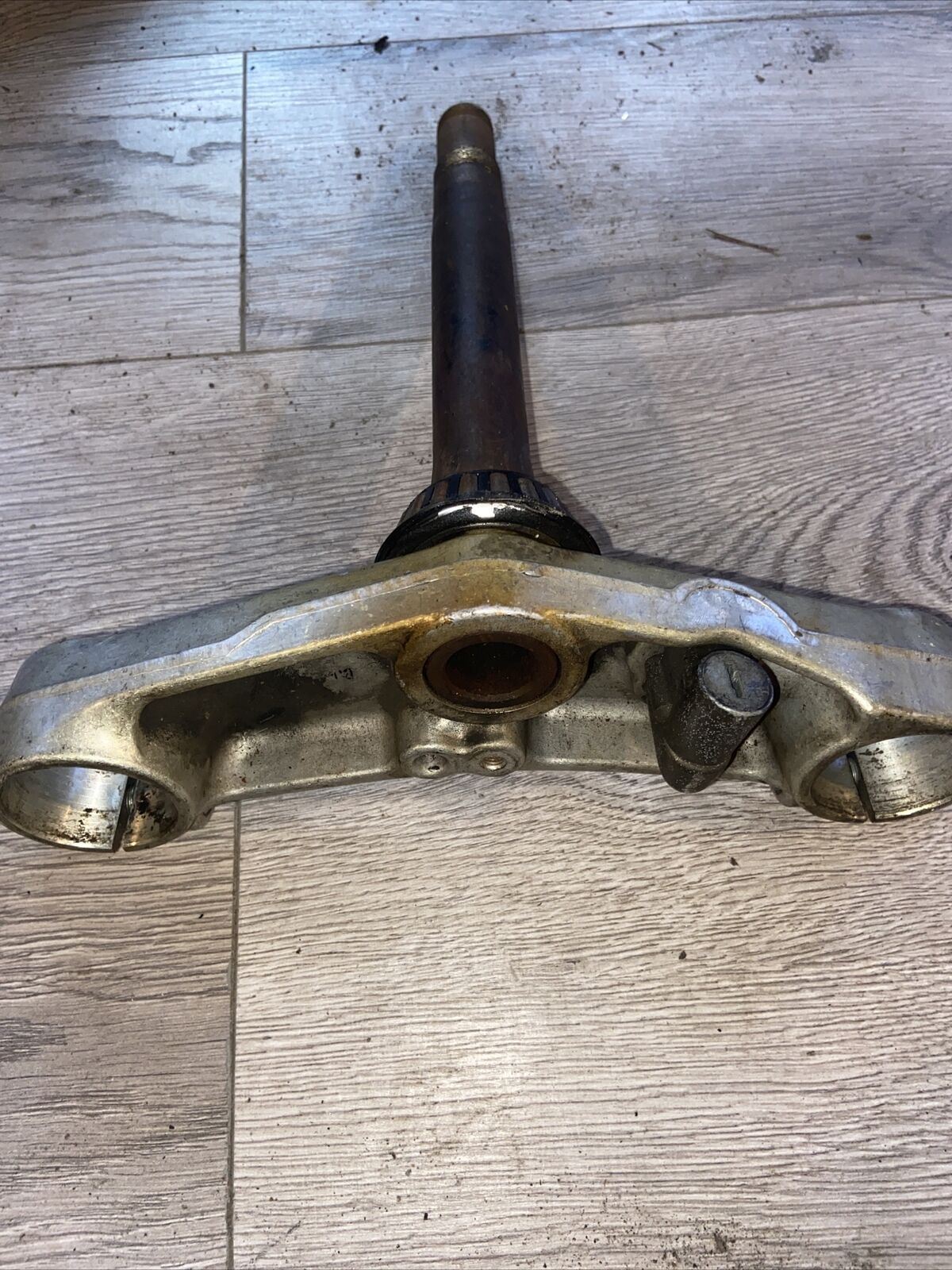 86 Suzuki GSXR 600 750 Lower Triple Tree Stem Clamp Fork Mount OEM