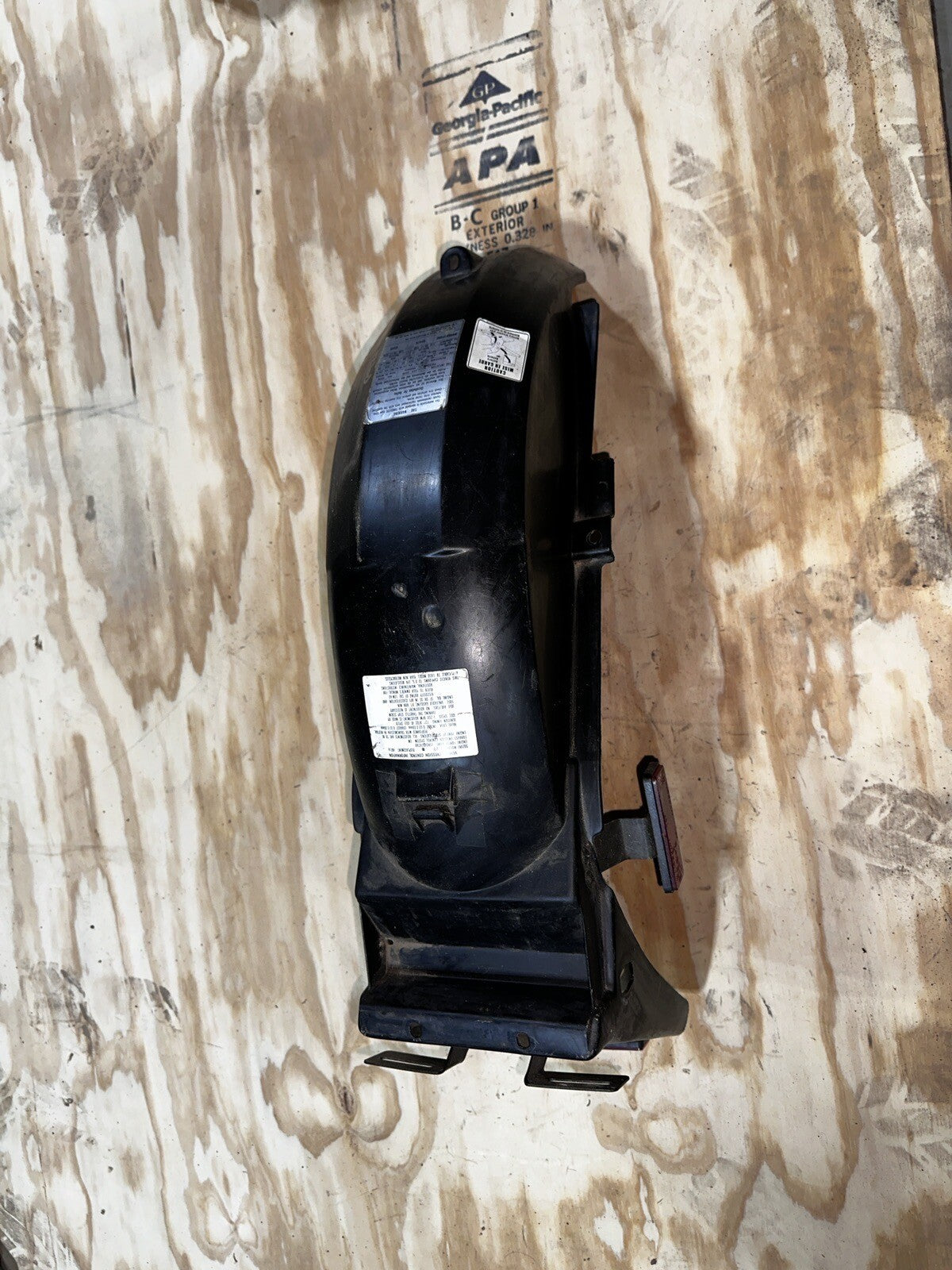 1993 SUZUKI GS500E REAR BACK TAIL UNDERTAIL BATTERY TRAY PLASTIC