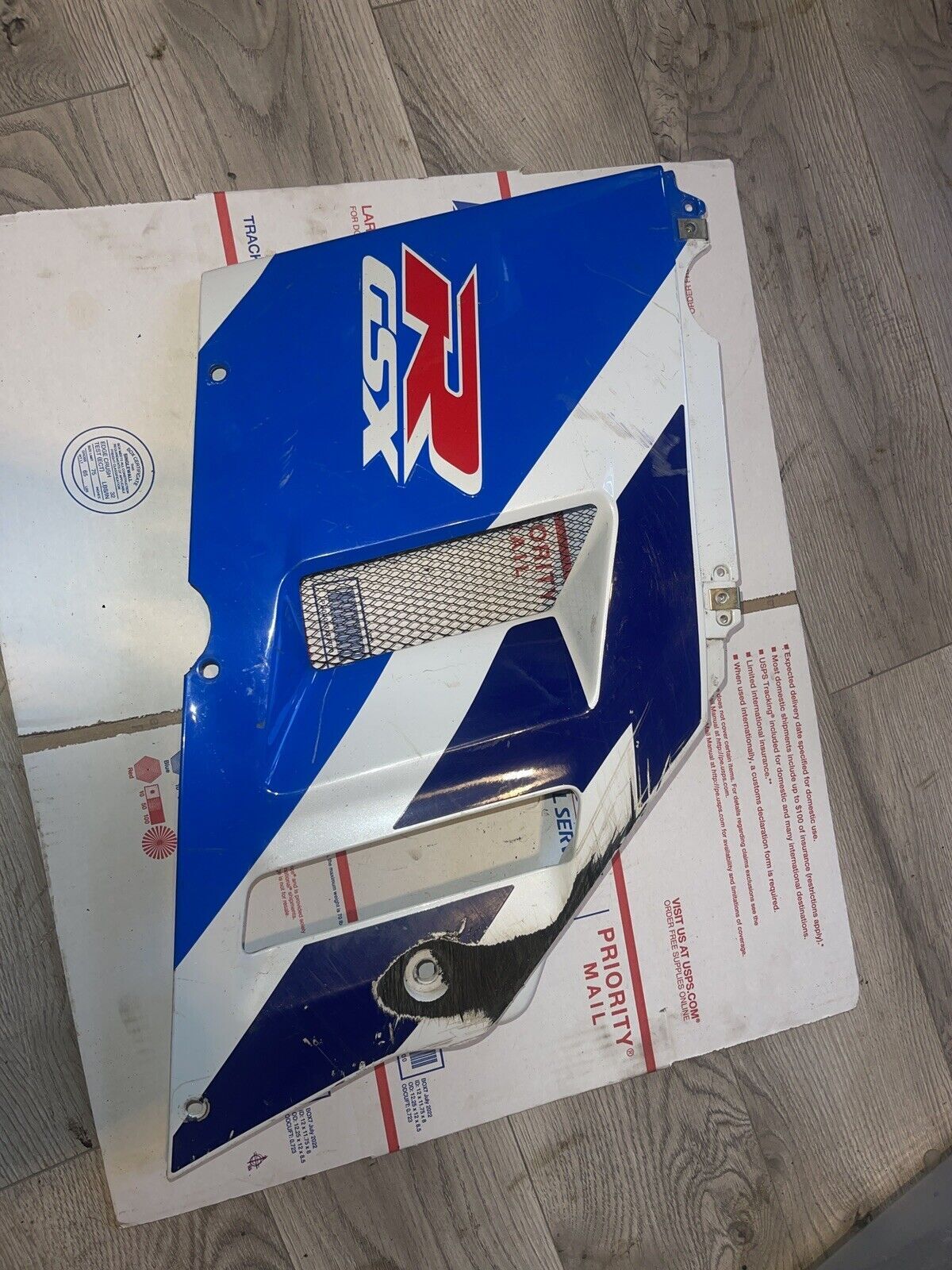 1991-1992 Suzuki GSXR 750 left side fairing, left mid fairing plastic, OEM