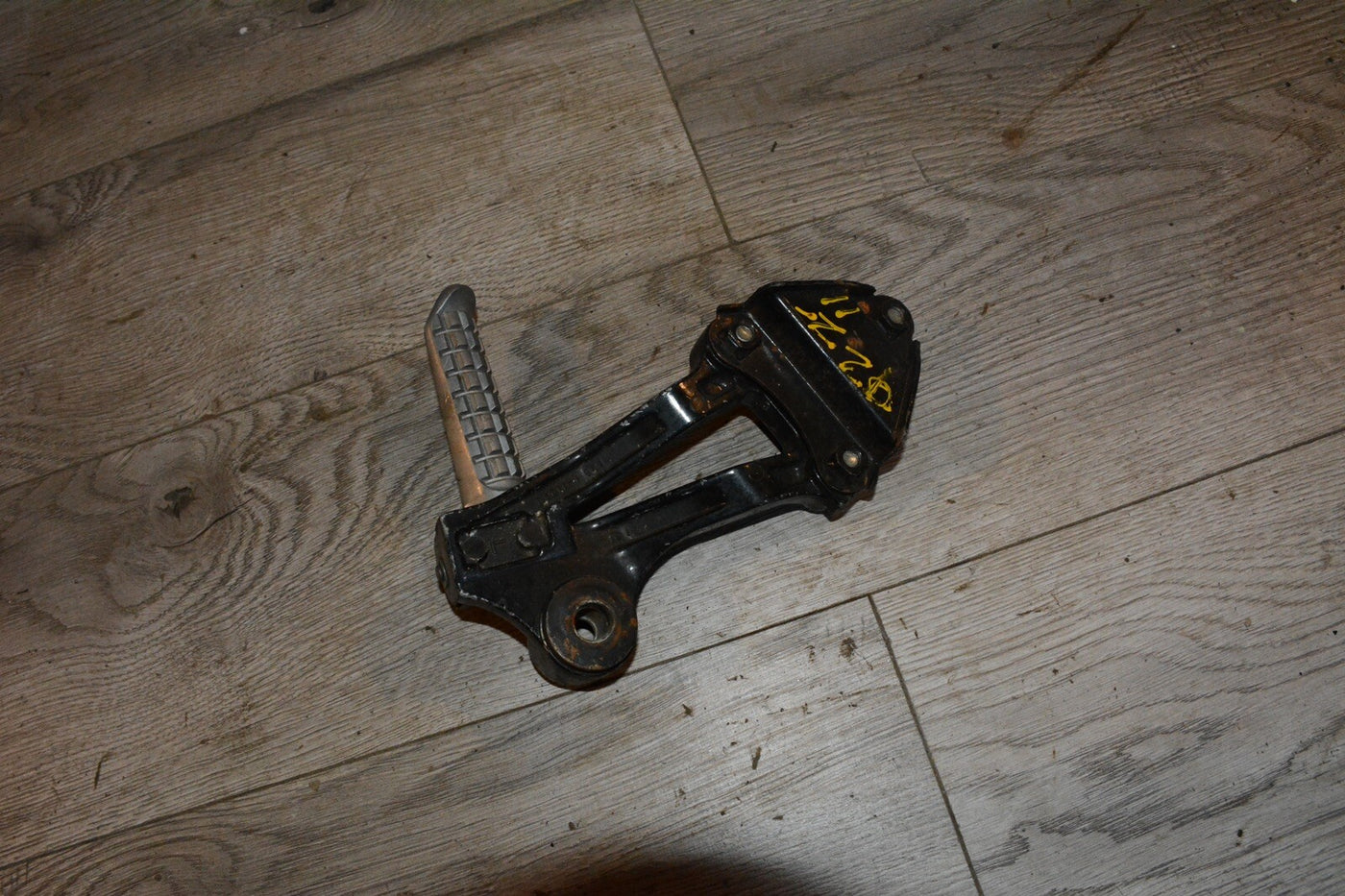 1990-1993 kawasaki zx11 rear peg
