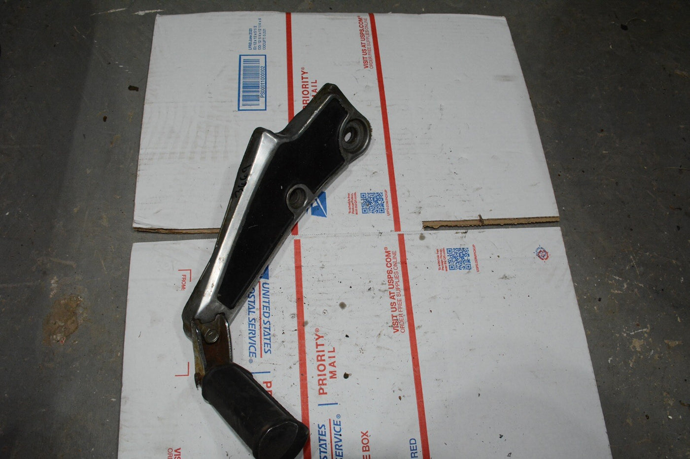 SUZUKI 80 81 82 83 GS1100E GS 1100 LEFT SIDE FOOT PEG BRACKET MOUNT OEM