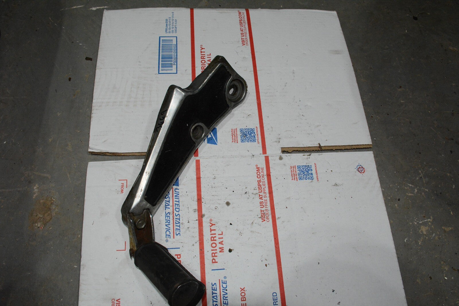 SUZUKI 80 81 82 83 GS1100E GS 1100 LEFT SIDE FOOT PEG BRACKET MOUNT OEM