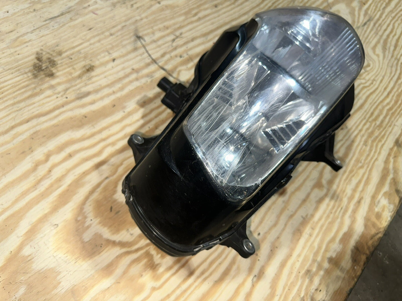 01 HONDA GOLDWING 1800 GL1800 FRONT HEAD LIGHT HEADLIGHT LAMP