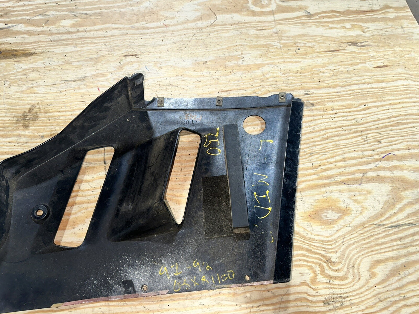 91 92 GSXR1100 LEFT MID SIDE FAIRING COWL PLASTIC OEM