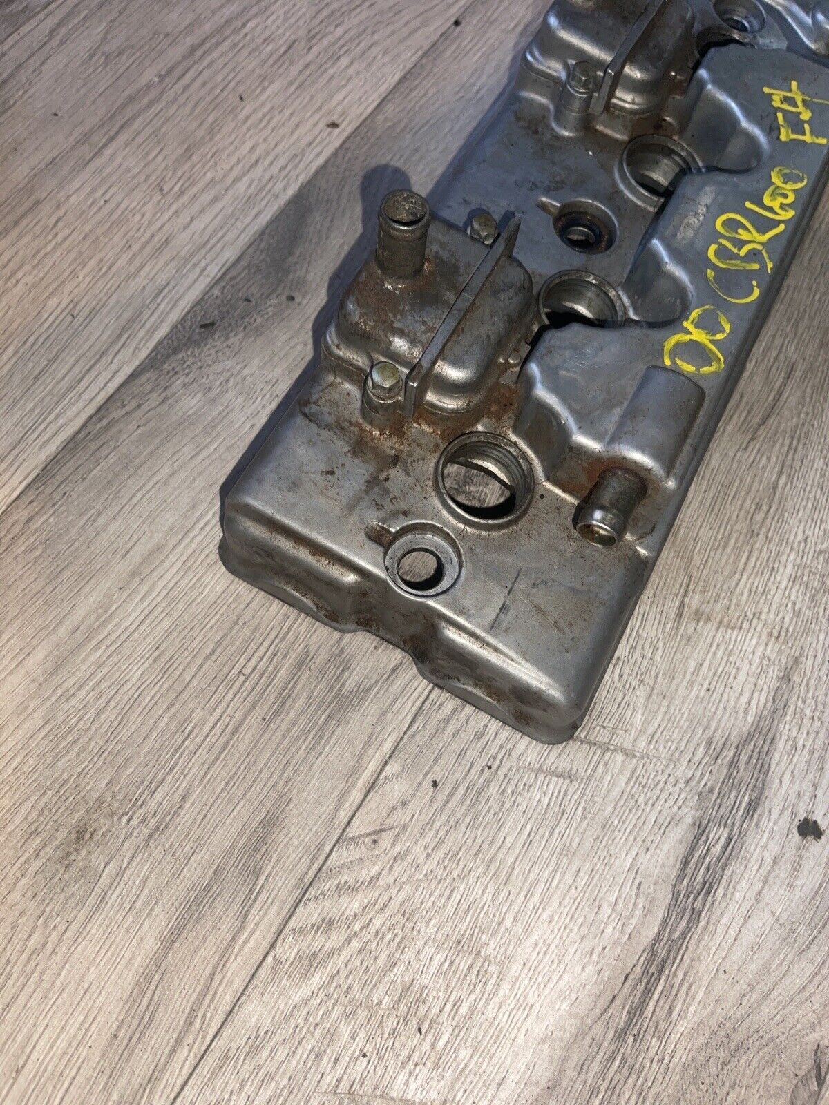 2000 99 00 Honda CBR 600 F4 engine valve cover 