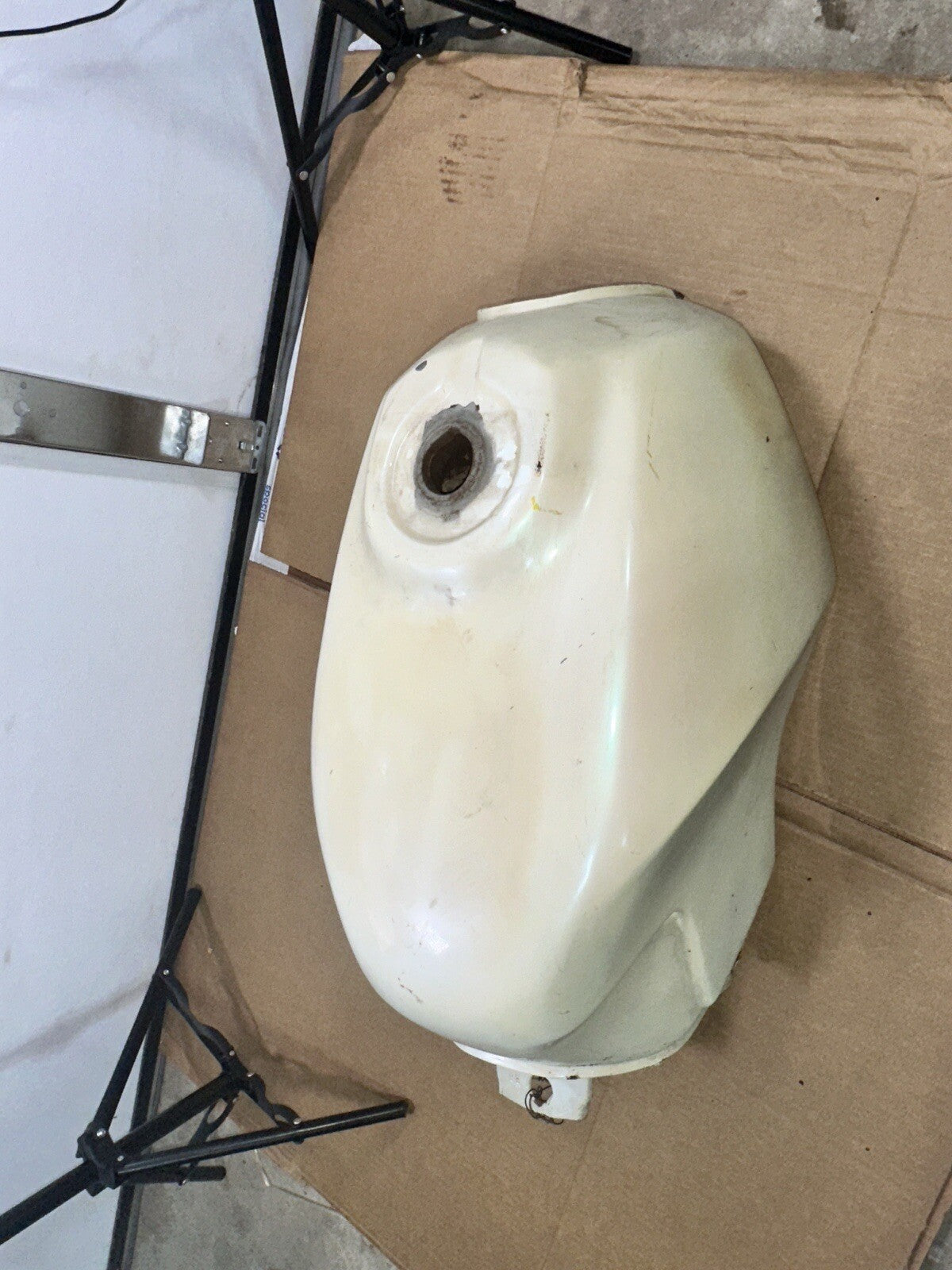 1984 85 HONDA VF500F VF 500 F INTERCEPTOR FUEL GAS PETRO TANK OEM 175A1-MF2-670