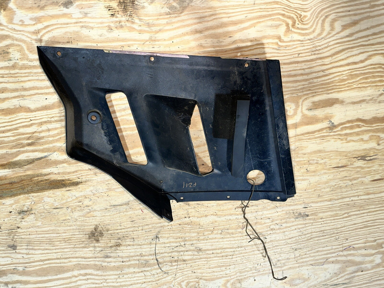 1991 1992 Suzuki GSXR1100 1100 Right Side Fairing Cowling OEM 94431-40C0
