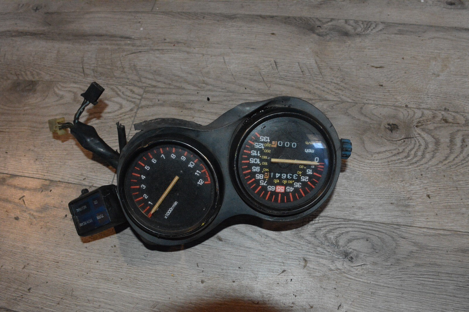 YAMAHA 86 FZ750 SPEEDOMETER TACHOMETER CLUSTER 1FN-83570-G0-00 FZ 750
