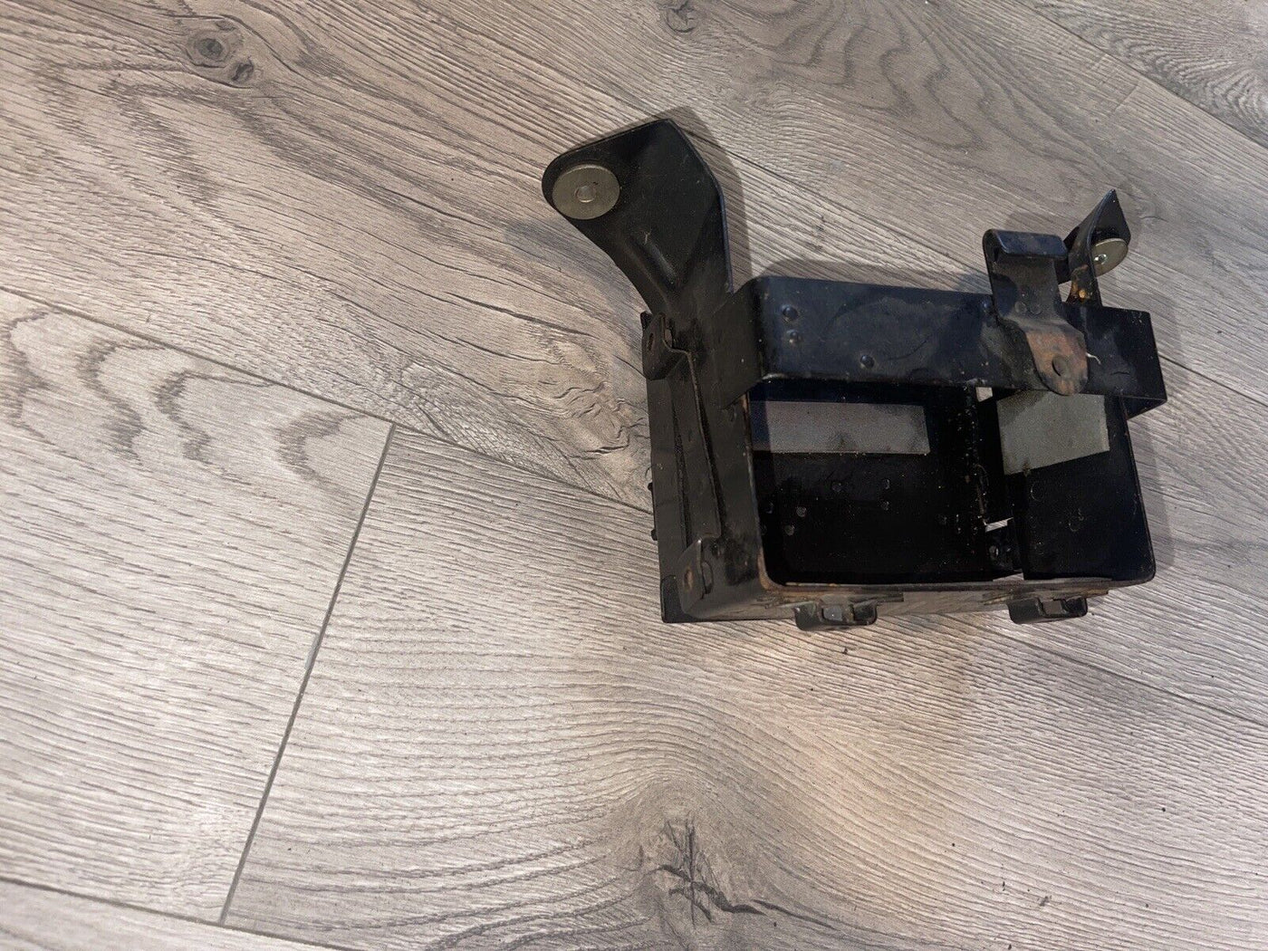 1988-1992 88 89 90 91 92 Suzuki GSX-R750 battery box tray holder well Oem