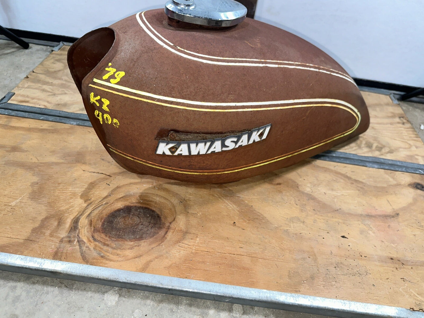 1974-77 Kawasaki KZ400 KZ 400 Gas Tank Fuel