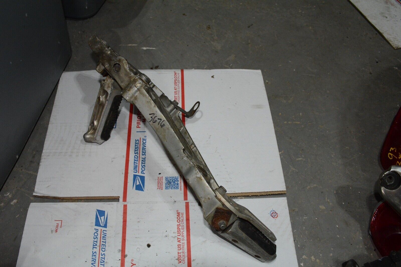 1983 Suzuki GS550E GS 550 E  Right side rear foot peg and mount bracket