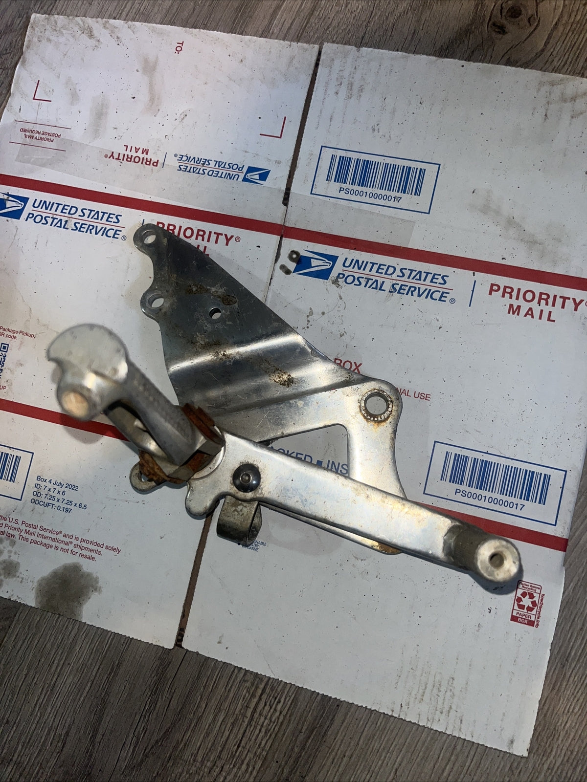 92 SUZUKI GSXR1100 RIGHT REARSET REAR SET DRIVER PEG BRACKET MOUNT