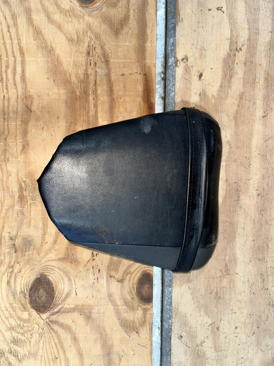 08-16 YAMAHA YZF R6  REAR BACK PASSENGER TANDEM SEAT SADDLE PILLION