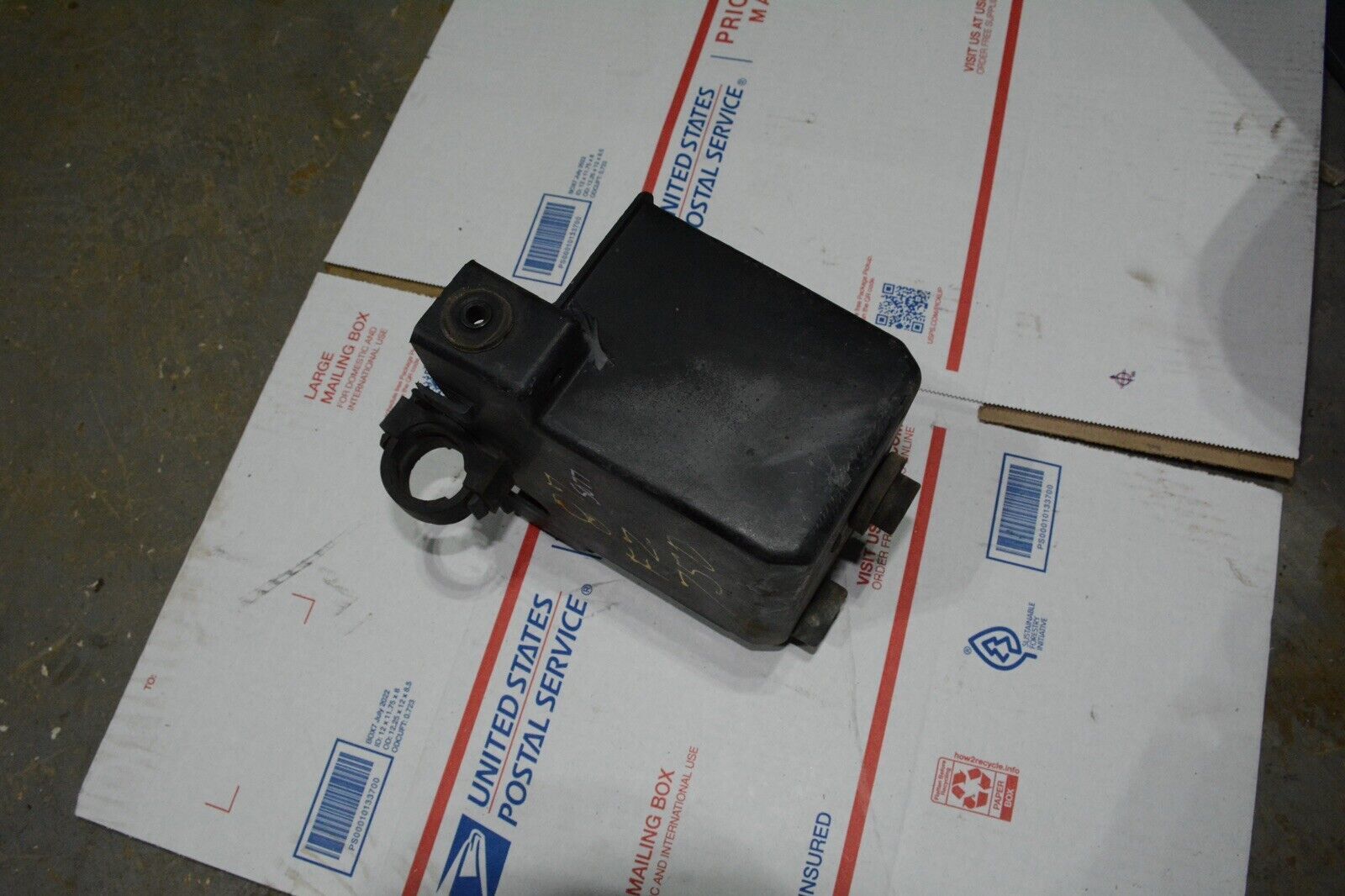 1985 Yamaha FZ750 FZ 750 Battery Box