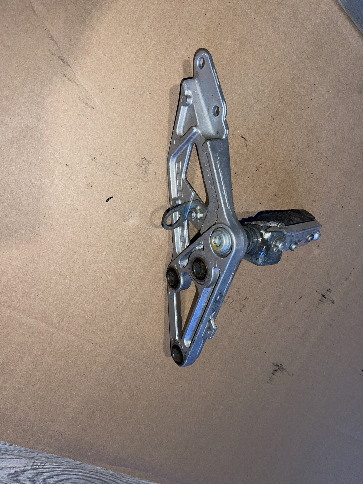 93 Suzuki GSXR750 GSX R750 GSXR 750 Front Right Foot Peg Rest Mount Bracket