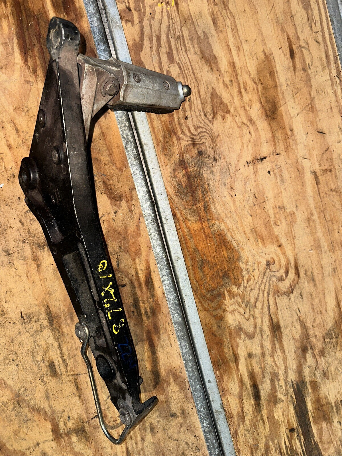 87 Kawasaki Zx 10 Peg Bracket 