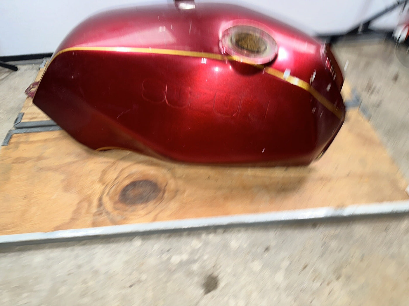 1982 Suzuki GS1100E Fuel Tank GS1100 E GS 1100 E GAS