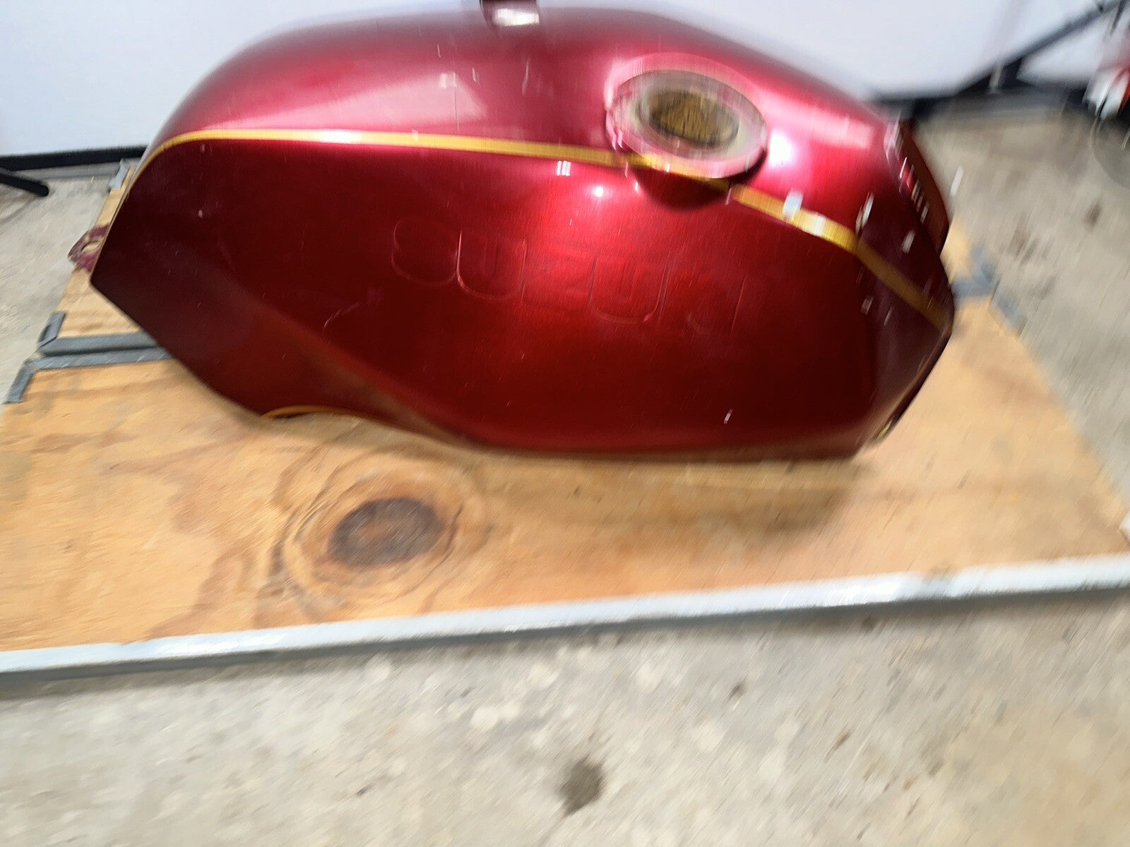 1982 Suzuki GS1100E Fuel Tank GS1100 E GS 1100 E GAS
