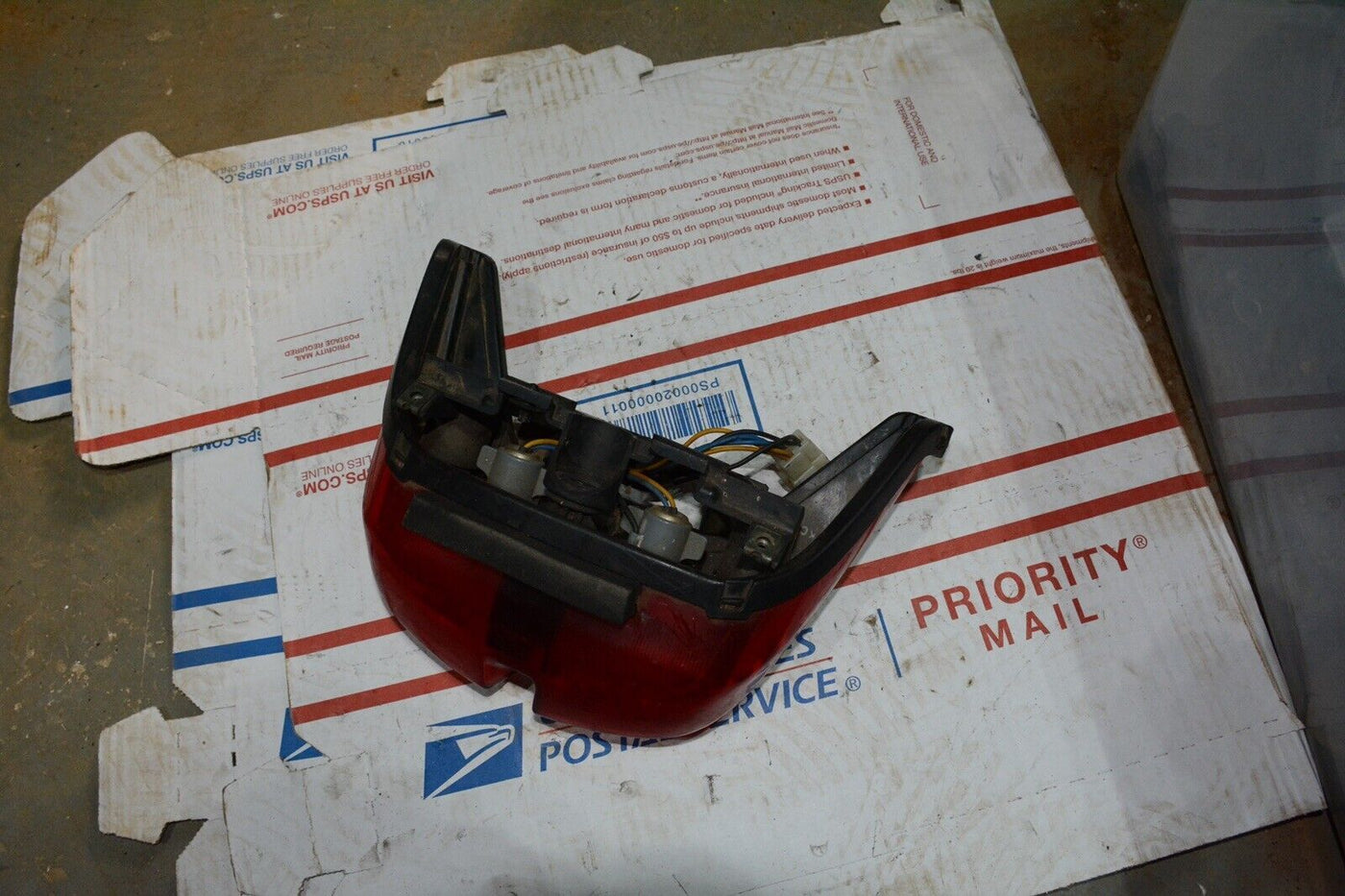 1999 Yamaha YZF R6 YZF-R6 99 00 01 02 rear back tail light taillight housing oem