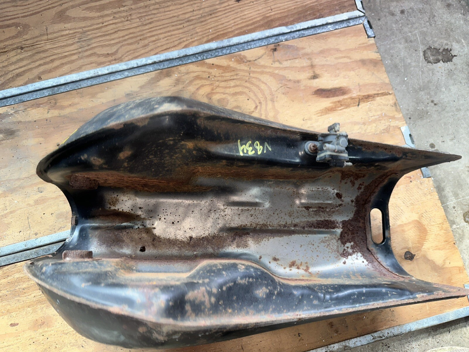 1982 Yamaha XV920 Virago Gas Tank Fuel Cell Petrol Reservoir OEM