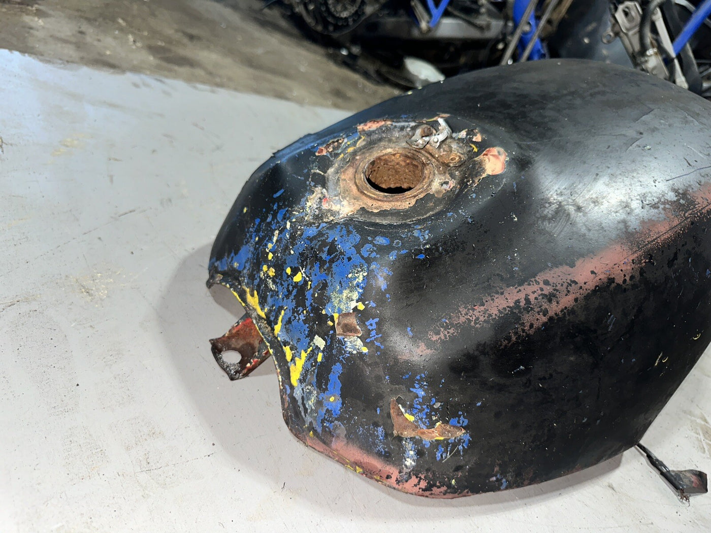 84 HONDA INTERCEPTOR 750 VF750F GAS TANK FUEL PETROL RESERVOIR Lots Of Filler