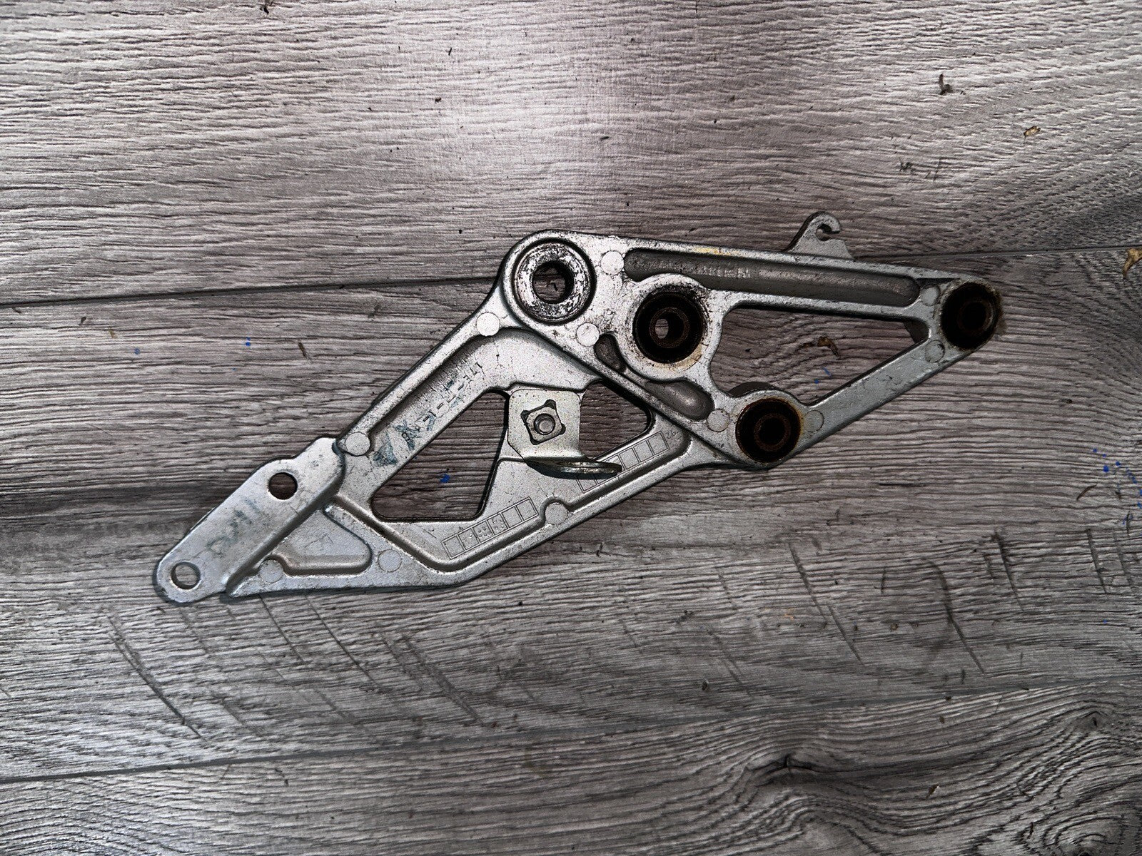 92 93 Suzuki GSXR 600 750 Front Right Rearset Foot Peg Mount Bracket