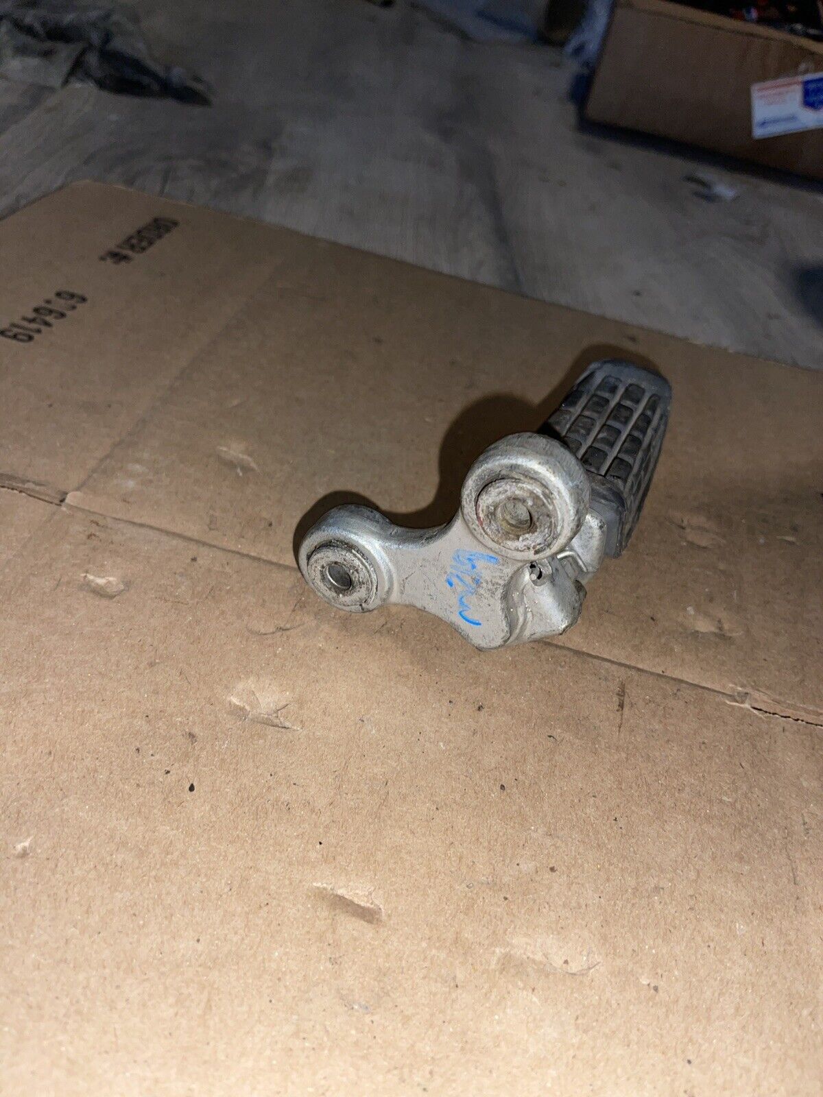 86 Yamaha FJ 1200 FJ1200 front right foot rest peg and mount bracket