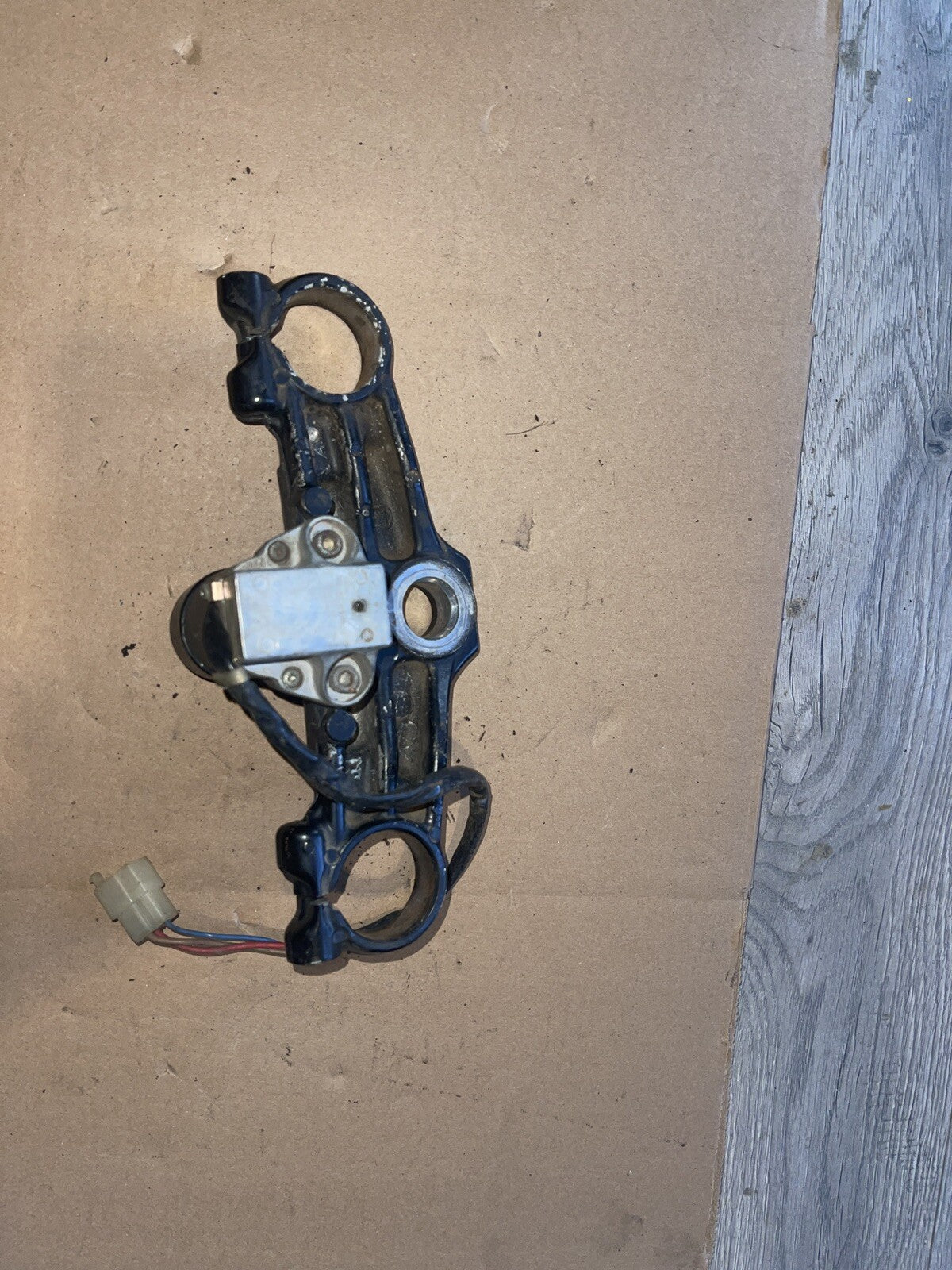 YAMAHA FJ1200 FJ 1200 UPPER TRIPLE TREE Ignition Switch