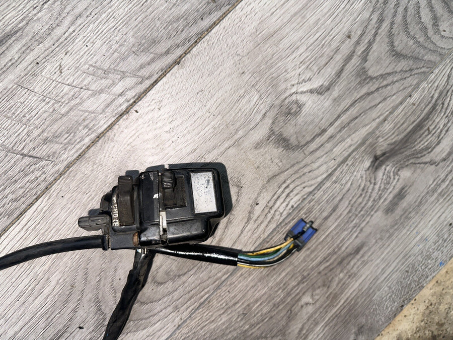 SUZUKI OEM LEFT CLIP ON HANDLE SWITCHES 37400-33420