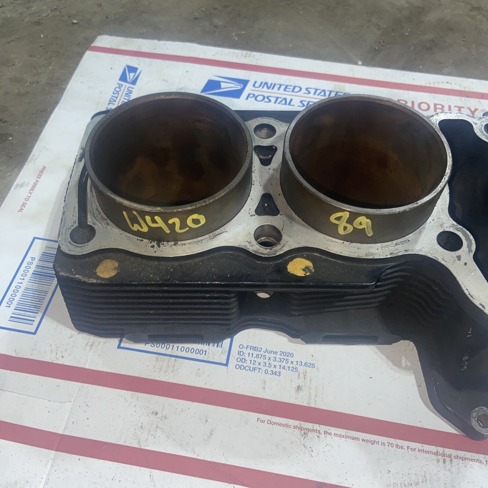 1989 Suzuki GSXR ENGINE MOTOR PISTON CYLINDERS BLOCK JUG