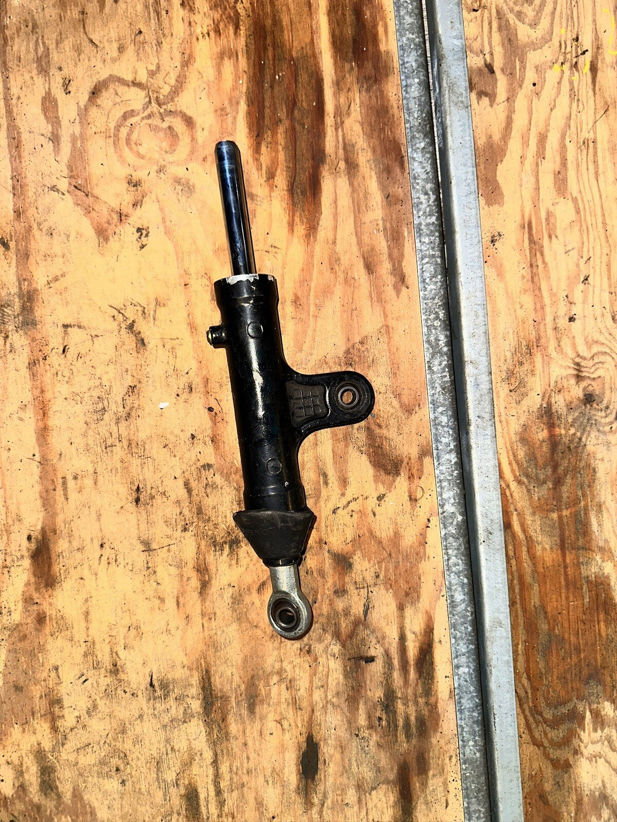 1994-1995 Suzuki GSXR750, steering stabilizer, steering damper OEM