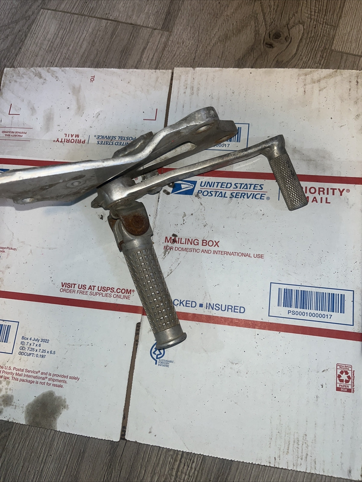 92 SUZUKI GSXR1100 RIGHT REARSET REAR SET DRIVER PEG BRACKET MOUNT