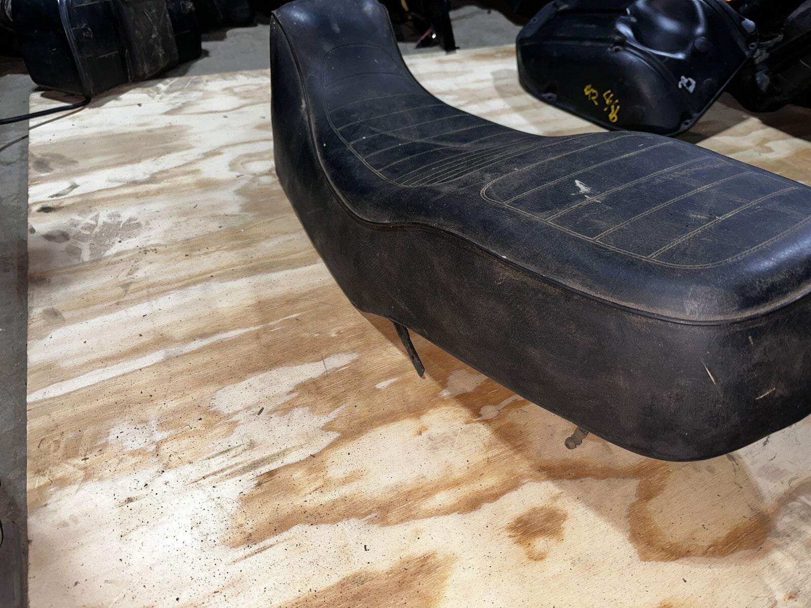 Yamaha 920 VIRAGO XV920 CHAIN DRIVE Seat Base Unit 1981
