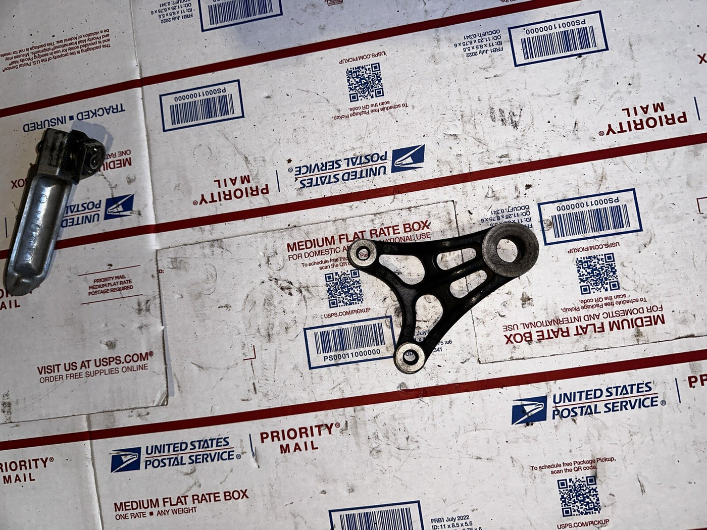 1993 Suzuki Katana 750 GSX750F REAR BRAKE CALIPER HANGER BACK MOUNTING BRACKET 