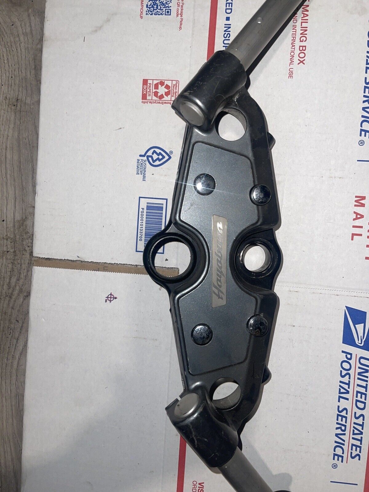 00 SUZUKI HAYABUSA GSX1300R UPPER TREE CLAMP HANDLEBAR MOUNT 05 04 03 02 99 07