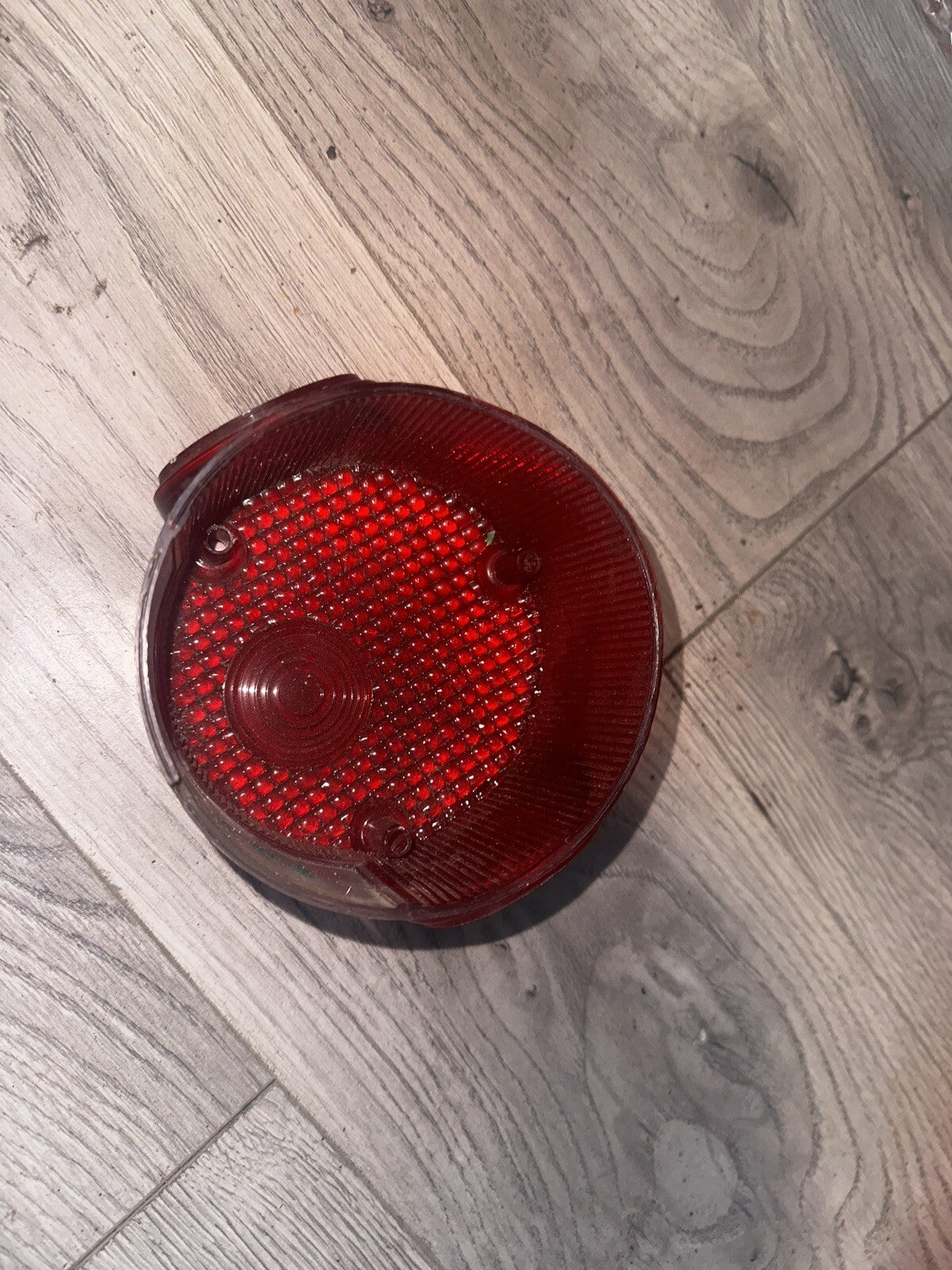 USED YAMAHA 341-84710-60 REPLACEMENT TAILLIGHT RED ROUND LENS STANLEY 040-4918