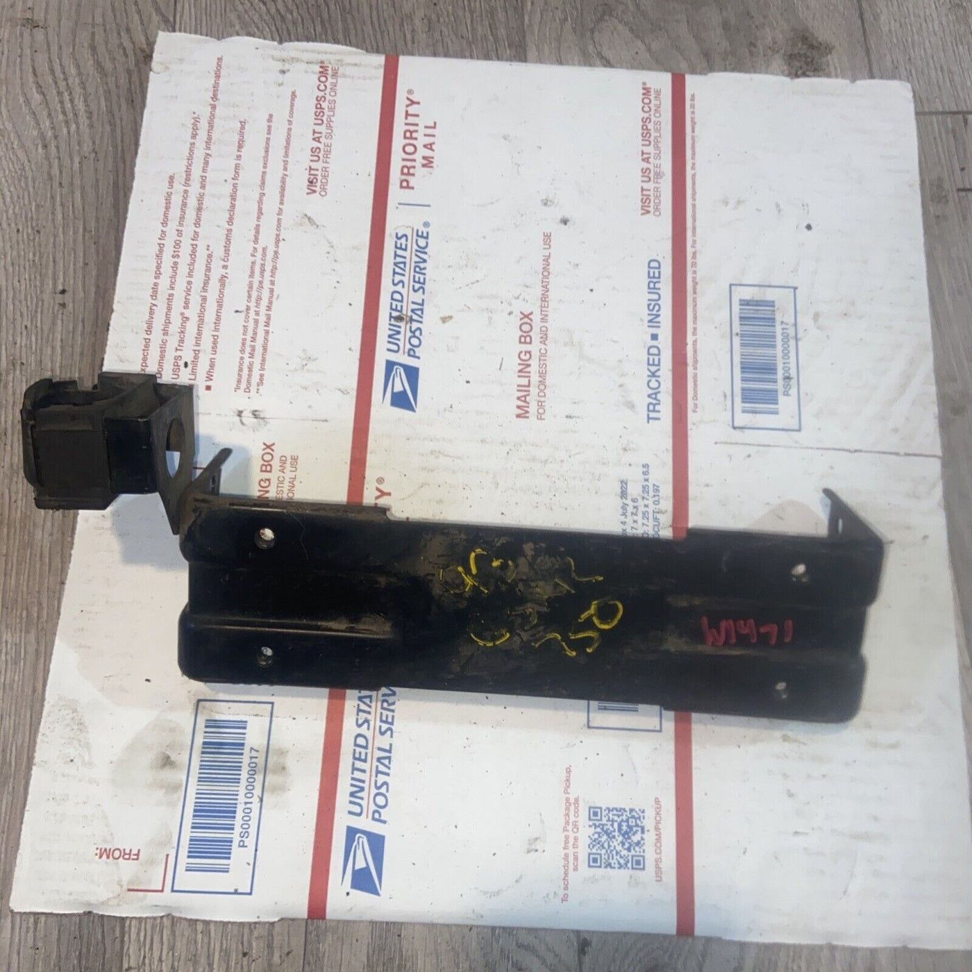 93 GSXR GSX R 750 GSXR750 Suzuki battery box mount rear fender bracket inner