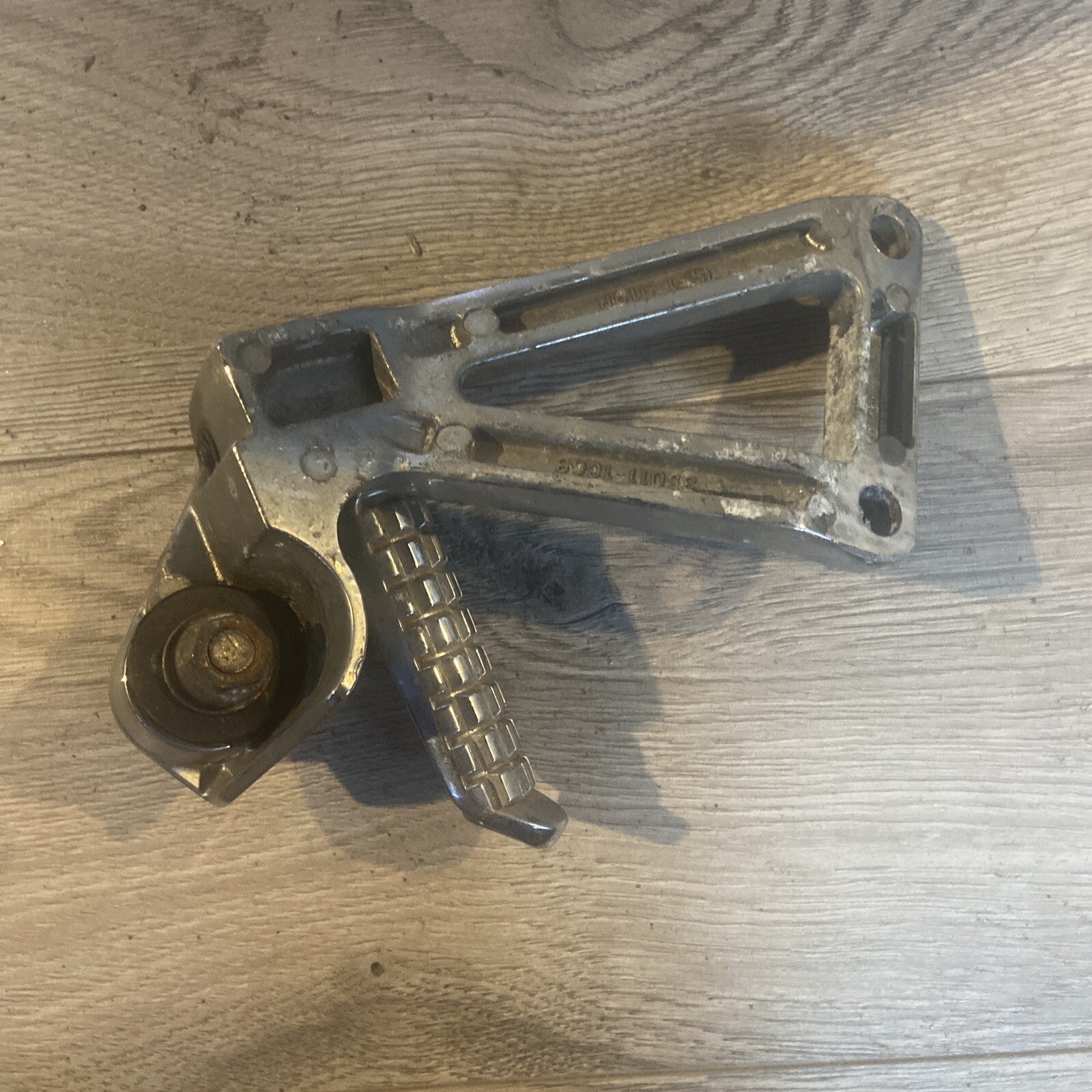 1999 KAWASAKI NINJA ZX7 RIGHT REAR BACK PASSENGER PEG